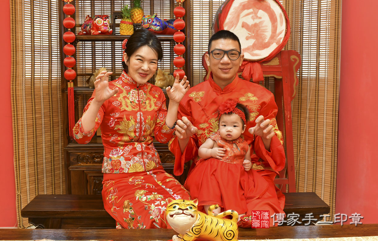 葉寶寶周歲抓周合照