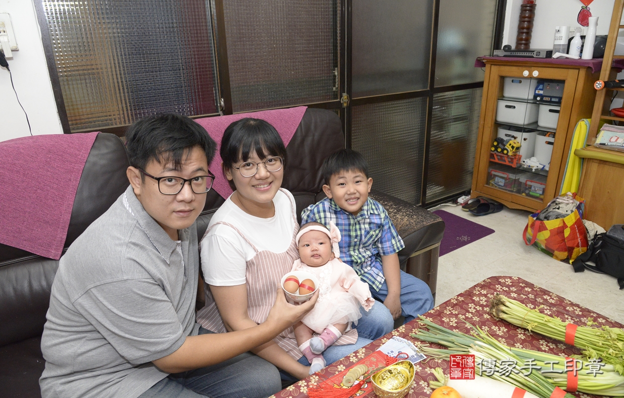 剃胎毛、滿月剃頭、嬰兒剃頭、嬰兒理髮、嬰兒剃髮、嬰兒剃胎毛、嬰兒滿月剃頭、陳寶寶剃頭、剃胎毛儀式、剃胎毛吉祥話、滿月剃頭儀式、滿月剃頭吉祥話、陳寶寶剃胎毛、陳寶寶滿月剃頭理髮、 新北市永和區剃胎毛、新北市永和區滿月剃頭、新北市永和區嬰兒剃頭剃胎毛、新北市永和區嬰兒理髮、新北市嬰兒剃髮、 陳寶寶(新北市永和區到府嬰兒陳寶寶滿月剃頭理髮、到府嬰兒剃胎毛儀式吉祥話)。到府剃頭剃胎毛主持、專業拍照、DVD光碟、證書。★購買「臍帶章、肚臍章、胎毛筆刷印章」贈送：剃頭、收涎、抓周，三選一。2021.09.18照片4