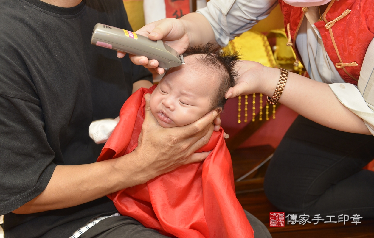剃胎毛、滿月剃頭、嬰兒剃頭、嬰兒理髮、嬰兒剃髮、嬰兒剃胎毛、嬰兒滿月剃頭、陳寶寶剃頭、剃胎毛儀式、剃胎毛吉祥話、滿月剃頭儀式、滿月剃頭吉祥話、陳寶寶剃胎毛、陳寶寶滿月剃頭理髮、 新北市永和區剃胎毛、新北市永和區滿月剃頭、新北市永和區嬰兒剃頭剃胎毛、新北市永和區嬰兒理髮、新北市嬰兒剃髮、 陳寶寶(新北市永和區嬰兒陳寶寶滿月剃頭理髮、嬰兒剃胎毛儀式吉祥話)。中國風會場，爸媽寶貝穿「日中韓」古裝禮服。專業拍照、DVD光碟、證書。★購買「臍帶章、肚臍章、胎毛筆刷印章」贈送：剃頭、收涎、抓周，三選一。2021.09.19照片33