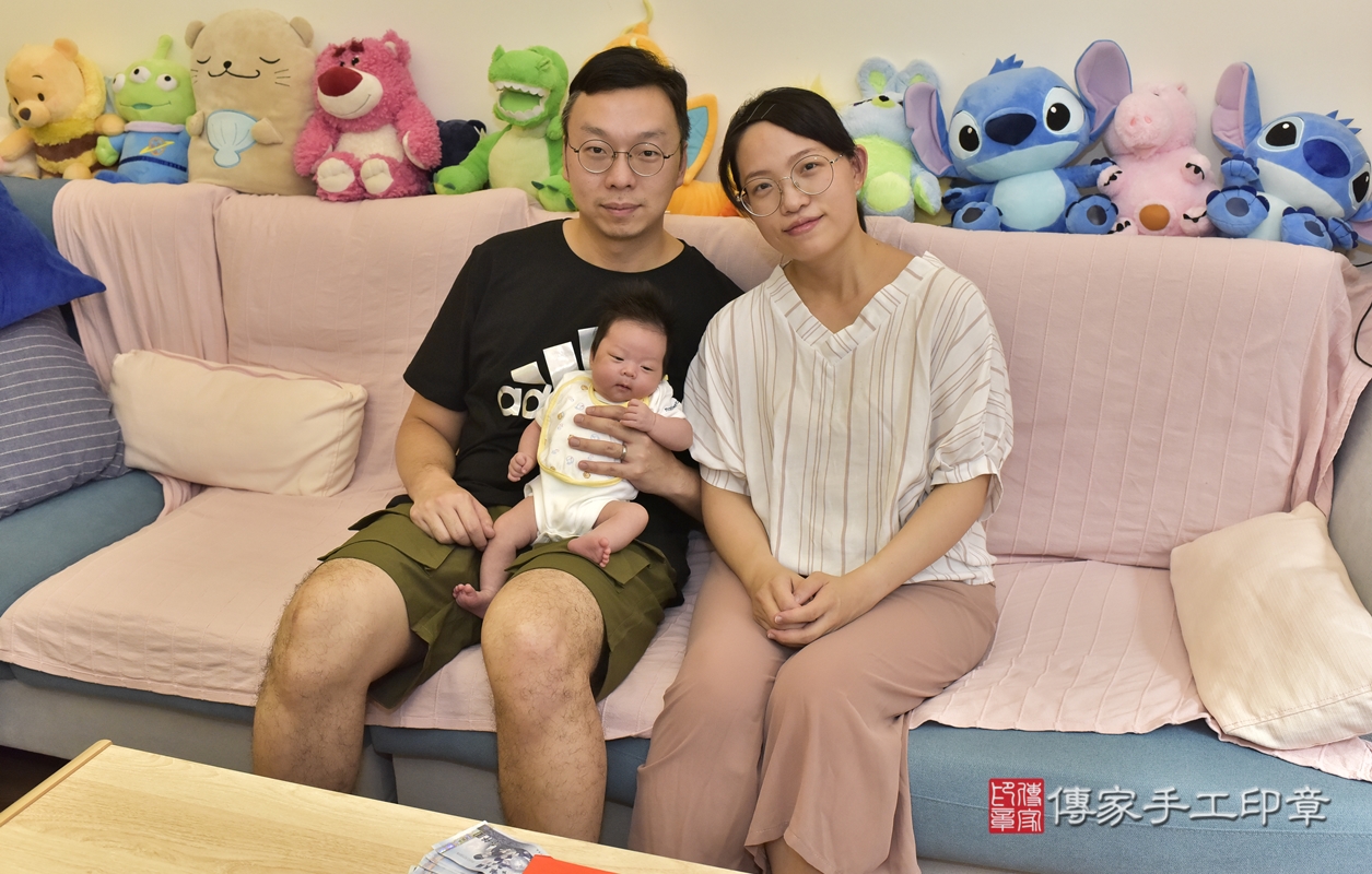 剃胎毛、滿月剃頭、嬰兒剃頭、嬰兒理髮、嬰兒剃髮、嬰兒剃胎毛、嬰兒滿月剃頭、陳寶寶剃頭、剃胎毛儀式、剃胎毛吉祥話、滿月剃頭儀式、滿月剃頭吉祥話、陳寶寶剃胎毛、陳寶寶滿月剃頭理髮、 新北市三重區剃胎毛、新北市三重區滿月剃頭、新北市三重區嬰兒剃頭剃胎毛、新北市三重區嬰兒理髮、新北市嬰兒剃髮、 陳寶寶(新北市三重區到府嬰兒陳寶寶滿月剃頭理髮、到府嬰兒剃胎毛儀式吉祥話)。到府剃頭剃胎毛主持、專業拍照、DVD光碟、證書。★購買「臍帶章、肚臍章、胎毛筆刷印章」贈送：剃頭、收涎、抓周，三選一。2021.10.03照片2