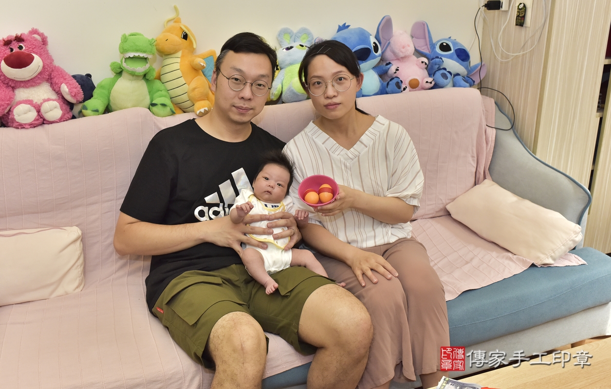 剃胎毛、滿月剃頭、嬰兒剃頭、嬰兒理髮、嬰兒剃髮、嬰兒剃胎毛、嬰兒滿月剃頭、陳寶寶剃頭、剃胎毛儀式、剃胎毛吉祥話、滿月剃頭儀式、滿月剃頭吉祥話、陳寶寶剃胎毛、陳寶寶滿月剃頭理髮、 新北市三重區剃胎毛、新北市三重區滿月剃頭、新北市三重區嬰兒剃頭剃胎毛、新北市三重區嬰兒理髮、新北市嬰兒剃髮、 陳寶寶(新北市三重區到府嬰兒陳寶寶滿月剃頭理髮、到府嬰兒剃胎毛儀式吉祥話)。到府剃頭剃胎毛主持、專業拍照、DVD光碟、證書。★購買「臍帶章、肚臍章、胎毛筆刷印章」贈送：剃頭、收涎、抓周，三選一。2021.10.03照片7