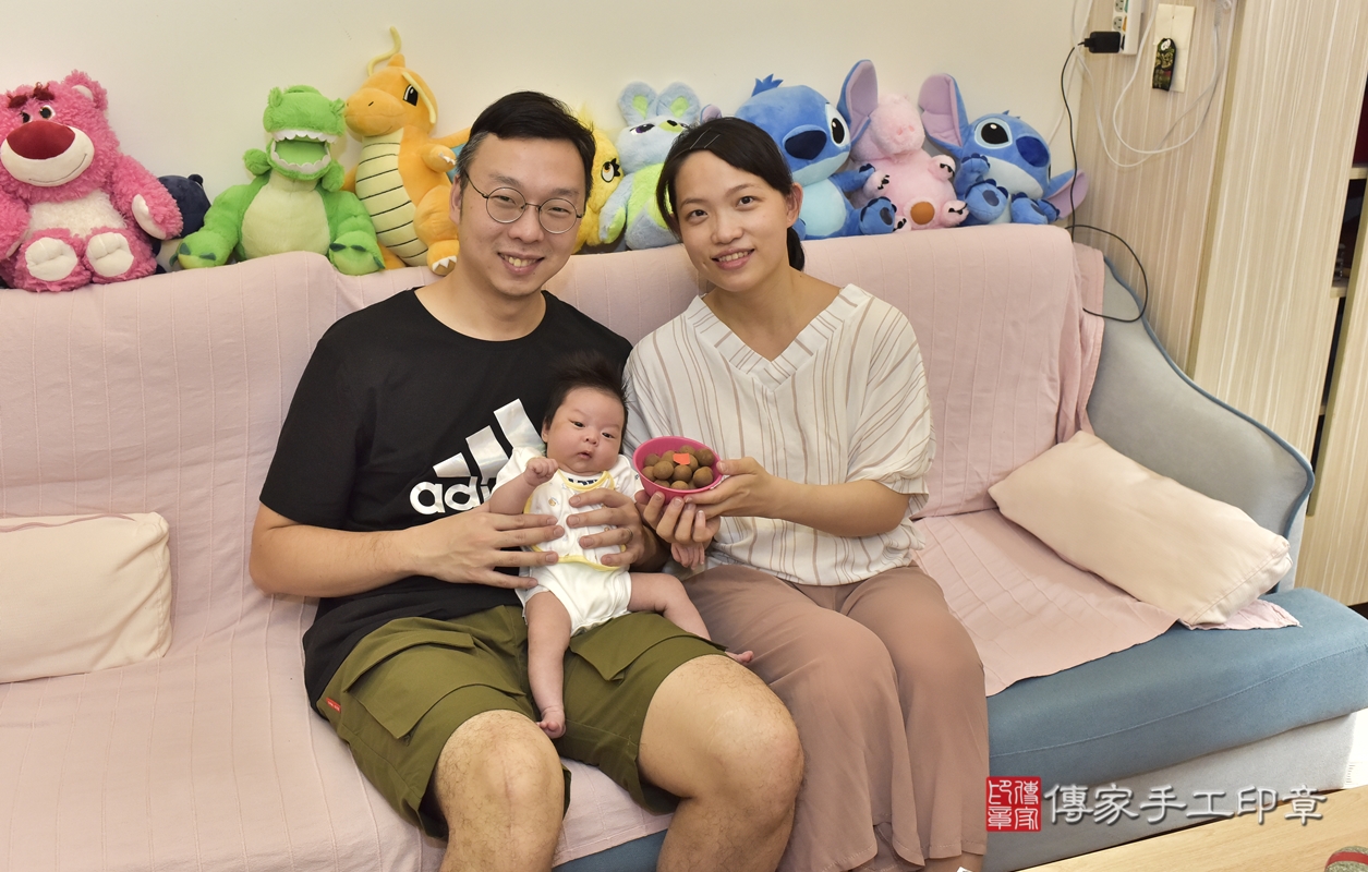 剃胎毛、滿月剃頭、嬰兒剃頭、嬰兒理髮、嬰兒剃髮、嬰兒剃胎毛、嬰兒滿月剃頭、陳寶寶剃頭、剃胎毛儀式、剃胎毛吉祥話、滿月剃頭儀式、滿月剃頭吉祥話、陳寶寶剃胎毛、陳寶寶滿月剃頭理髮、 新北市三重區剃胎毛、新北市三重區滿月剃頭、新北市三重區嬰兒剃頭剃胎毛、新北市三重區嬰兒理髮、新北市嬰兒剃髮、 陳寶寶(新北市三重區到府嬰兒陳寶寶滿月剃頭理髮、到府嬰兒剃胎毛儀式吉祥話)。到府剃頭剃胎毛主持、專業拍照、DVD光碟、證書。★購買「臍帶章、肚臍章、胎毛筆刷印章」贈送：剃頭、收涎、抓周，三選一。2021.10.03照片11