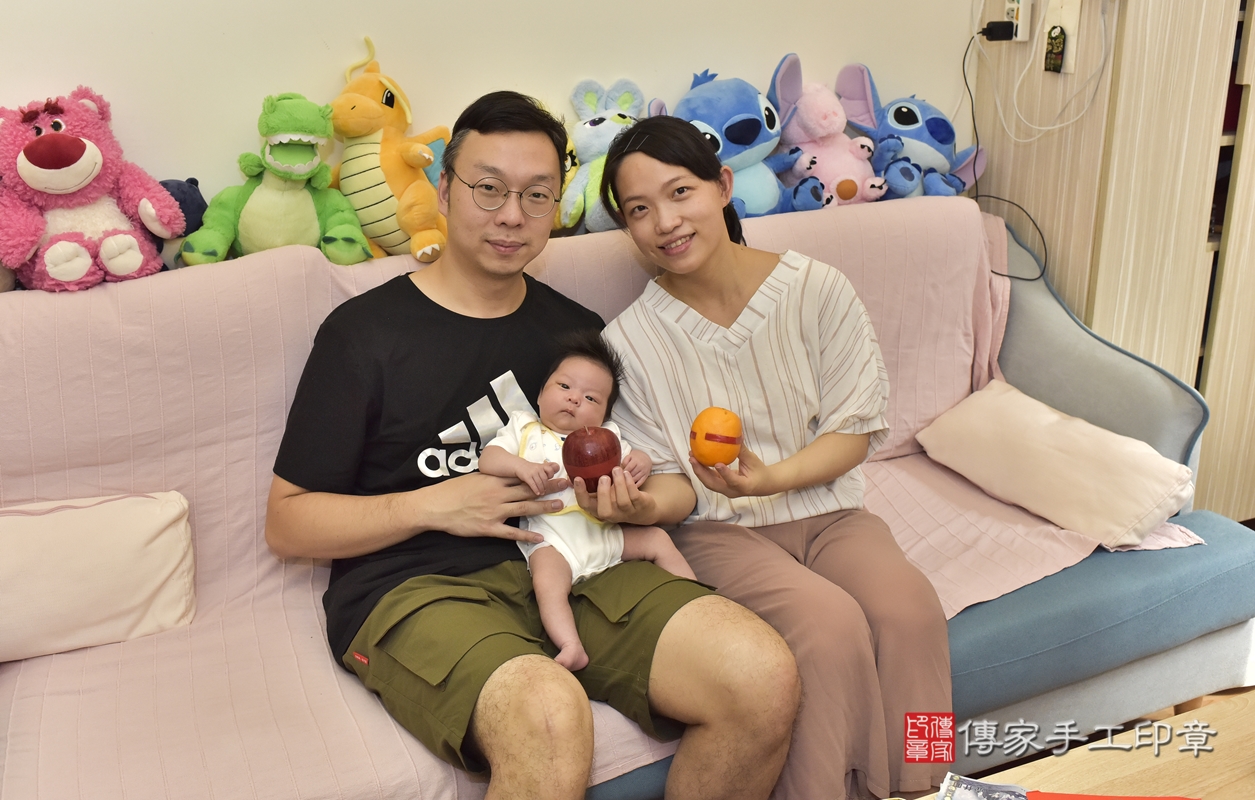 剃胎毛、滿月剃頭、嬰兒剃頭、嬰兒理髮、嬰兒剃髮、嬰兒剃胎毛、嬰兒滿月剃頭、陳寶寶剃頭、剃胎毛儀式、剃胎毛吉祥話、滿月剃頭儀式、滿月剃頭吉祥話、陳寶寶剃胎毛、陳寶寶滿月剃頭理髮、 新北市三重區剃胎毛、新北市三重區滿月剃頭、新北市三重區嬰兒剃頭剃胎毛、新北市三重區嬰兒理髮、新北市嬰兒剃髮、 陳寶寶(新北市三重區到府嬰兒陳寶寶滿月剃頭理髮、到府嬰兒剃胎毛儀式吉祥話)。到府剃頭剃胎毛主持、專業拍照、DVD光碟、證書。★購買「臍帶章、肚臍章、胎毛筆刷印章」贈送：剃頭、收涎、抓周，三選一。2021.10.03照片12