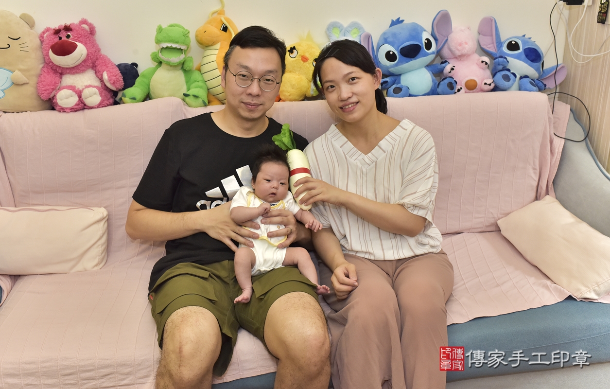 剃胎毛、滿月剃頭、嬰兒剃頭、嬰兒理髮、嬰兒剃髮、嬰兒剃胎毛、嬰兒滿月剃頭、陳寶寶剃頭、剃胎毛儀式、剃胎毛吉祥話、滿月剃頭儀式、滿月剃頭吉祥話、陳寶寶剃胎毛、陳寶寶滿月剃頭理髮、 新北市三重區剃胎毛、新北市三重區滿月剃頭、新北市三重區嬰兒剃頭剃胎毛、新北市三重區嬰兒理髮、新北市嬰兒剃髮、 陳寶寶(新北市三重區到府嬰兒陳寶寶滿月剃頭理髮、到府嬰兒剃胎毛儀式吉祥話)。到府剃頭剃胎毛主持、專業拍照、DVD光碟、證書。★購買「臍帶章、肚臍章、胎毛筆刷印章」贈送：剃頭、收涎、抓周，三選一。2021.10.03照片14
