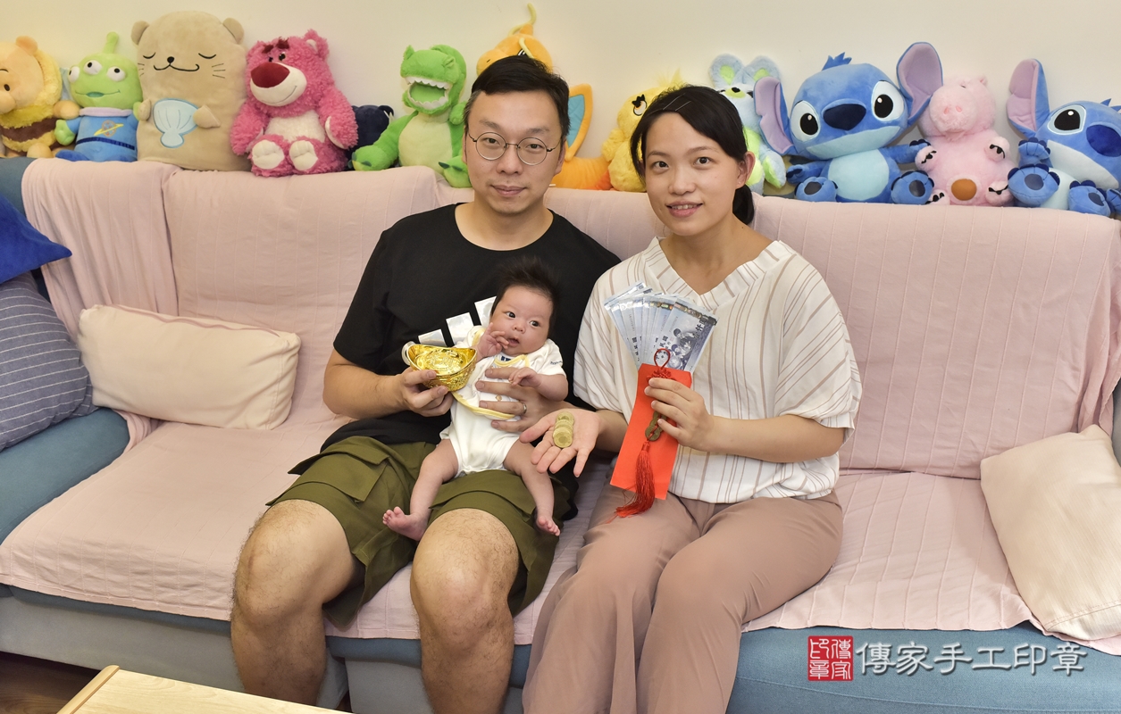 剃胎毛、滿月剃頭、嬰兒剃頭、嬰兒理髮、嬰兒剃髮、嬰兒剃胎毛、嬰兒滿月剃頭、陳寶寶剃頭、剃胎毛儀式、剃胎毛吉祥話、滿月剃頭儀式、滿月剃頭吉祥話、陳寶寶剃胎毛、陳寶寶滿月剃頭理髮、 新北市三重區剃胎毛、新北市三重區滿月剃頭、新北市三重區嬰兒剃頭剃胎毛、新北市三重區嬰兒理髮、新北市嬰兒剃髮、 陳寶寶(新北市三重區到府嬰兒陳寶寶滿月剃頭理髮、到府嬰兒剃胎毛儀式吉祥話)。到府剃頭剃胎毛主持、專業拍照、DVD光碟、證書。★購買「臍帶章、肚臍章、胎毛筆刷印章」贈送：剃頭、收涎、抓周，三選一。2021.10.03照片16