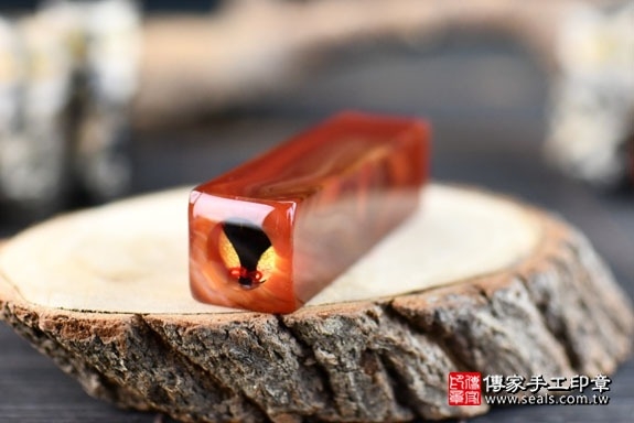 半手工噴砂印章:紅瑪瑙胎毛印章實際成品、印章作品分享、紅瑪瑙印章材質介紹。(臍帶印章、肚臍章、肚臍印章、胎毛印章,一圓一方)傳家手工印章高雄店。2022.1.18 半手工噴砂印章:紅瑪瑙胎毛印章實際成品、印章作品分享、紅瑪瑙印章材質介紹。(臍帶印章、肚臍章、肚臍印章、胎毛印章,一圓一方)傳家手工印章高雄店。2022.1.18