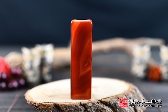 半手工噴砂印章:紅瑪瑙胎毛印章實際成品、印章作品分享、紅瑪瑙印章材質介紹。(臍帶印章、肚臍章、肚臍印章、胎毛印章,一圓一方)傳家手工印章高雄店。2022.1.18 半手工噴砂印章:紅瑪瑙胎毛印章實際成品、印章作品分享、紅瑪瑙印章材質介紹。(臍帶印章、肚臍章、肚臍印章、胎毛印章,一圓一方)傳家手工印章高雄店。2022.1.18