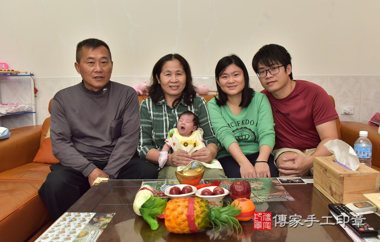 莊寶寶(高雄市鼓山區到府嬰兒寶寶滿月剃頭理髮、到府嬰兒剃胎毛儀式吉祥話)。到府剃頭剃胎毛主持、專業拍照、DVD光碟、證書。★購買「臍帶章、肚臍章、胎毛筆刷印章」贈送：剃頭、收涎、抓周，三選一。2022.01.19。照片1