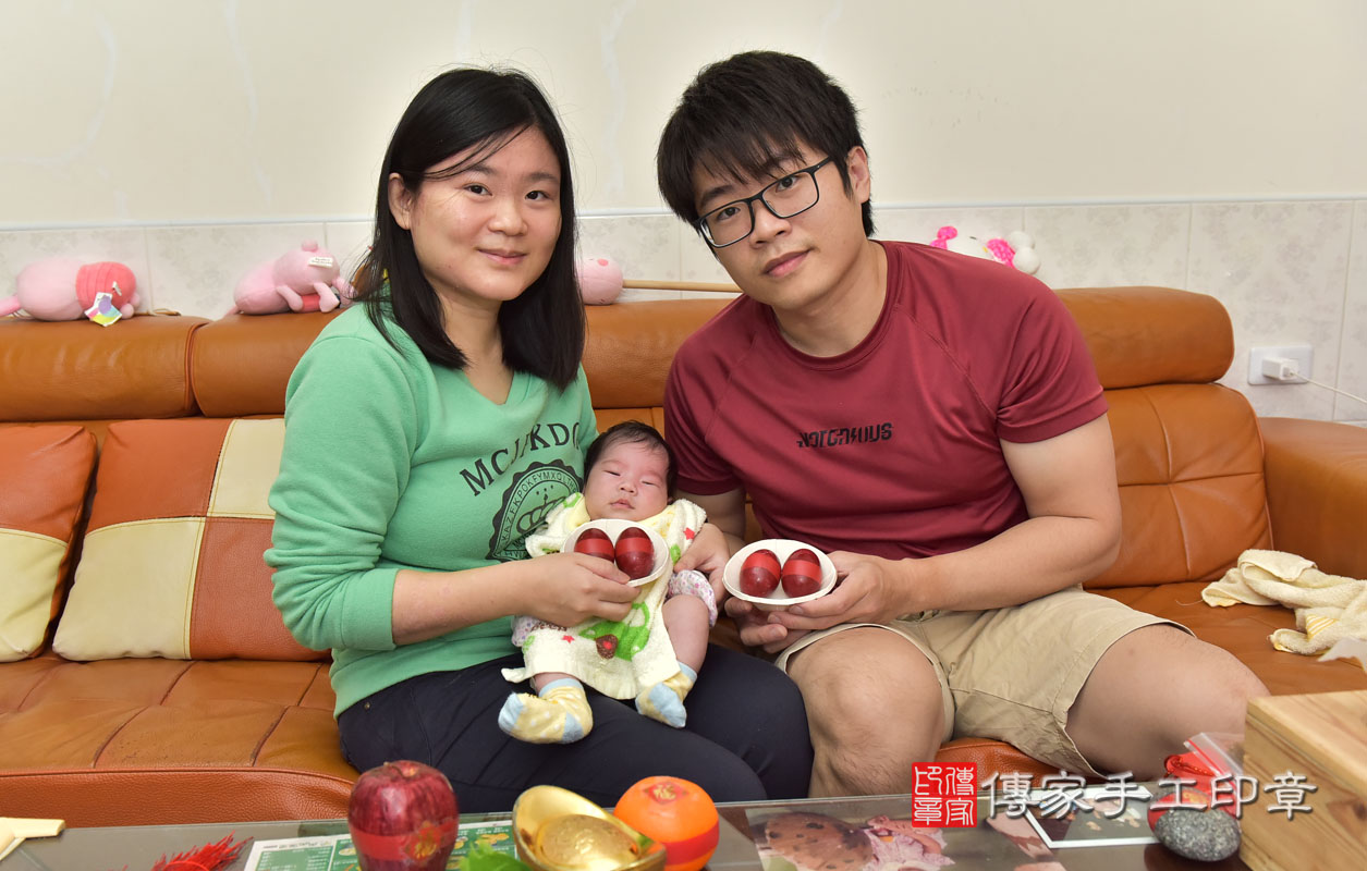 莊寶寶(高雄市鼓山區到府嬰兒寶寶滿月剃頭理髮、到府嬰兒剃胎毛儀式吉祥話)。到府剃頭剃胎毛主持、專業拍照、DVD光碟、證書。★購買「臍帶章、肚臍章、胎毛筆刷印章」贈送：剃頭、收涎、抓周，三選一。2022.01.19。照片4