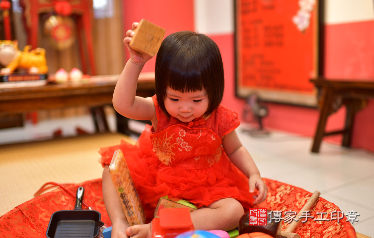 吳寶寶周歲抓周活動和儀式，一切圓滿。