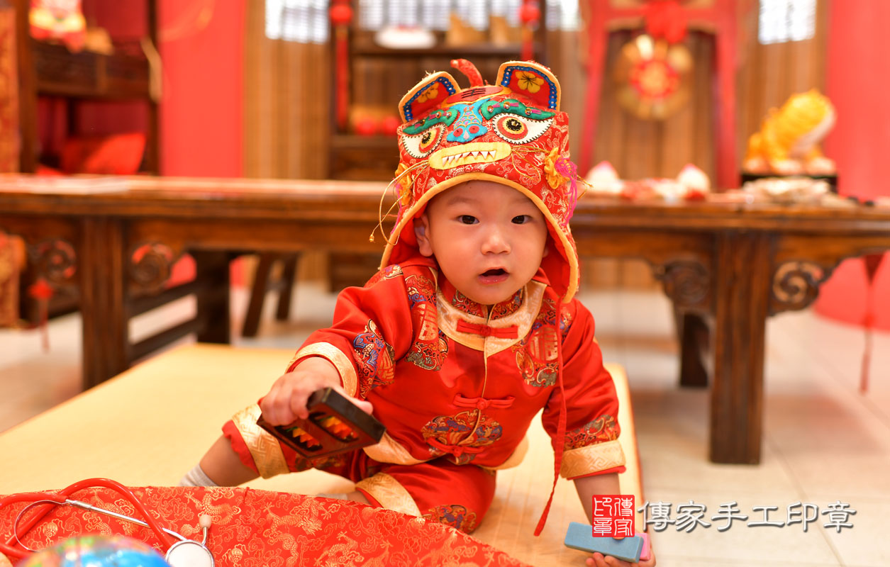 鳳山區嚴寶寶周歲抓周活動和儀式，一切圓滿。