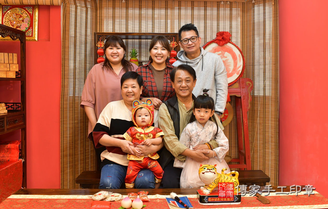 高雄市鳳山區陳寶寶古禮抓周【穿抓周虎衣、帶抓周虎帽、穿抓周虎鞋】