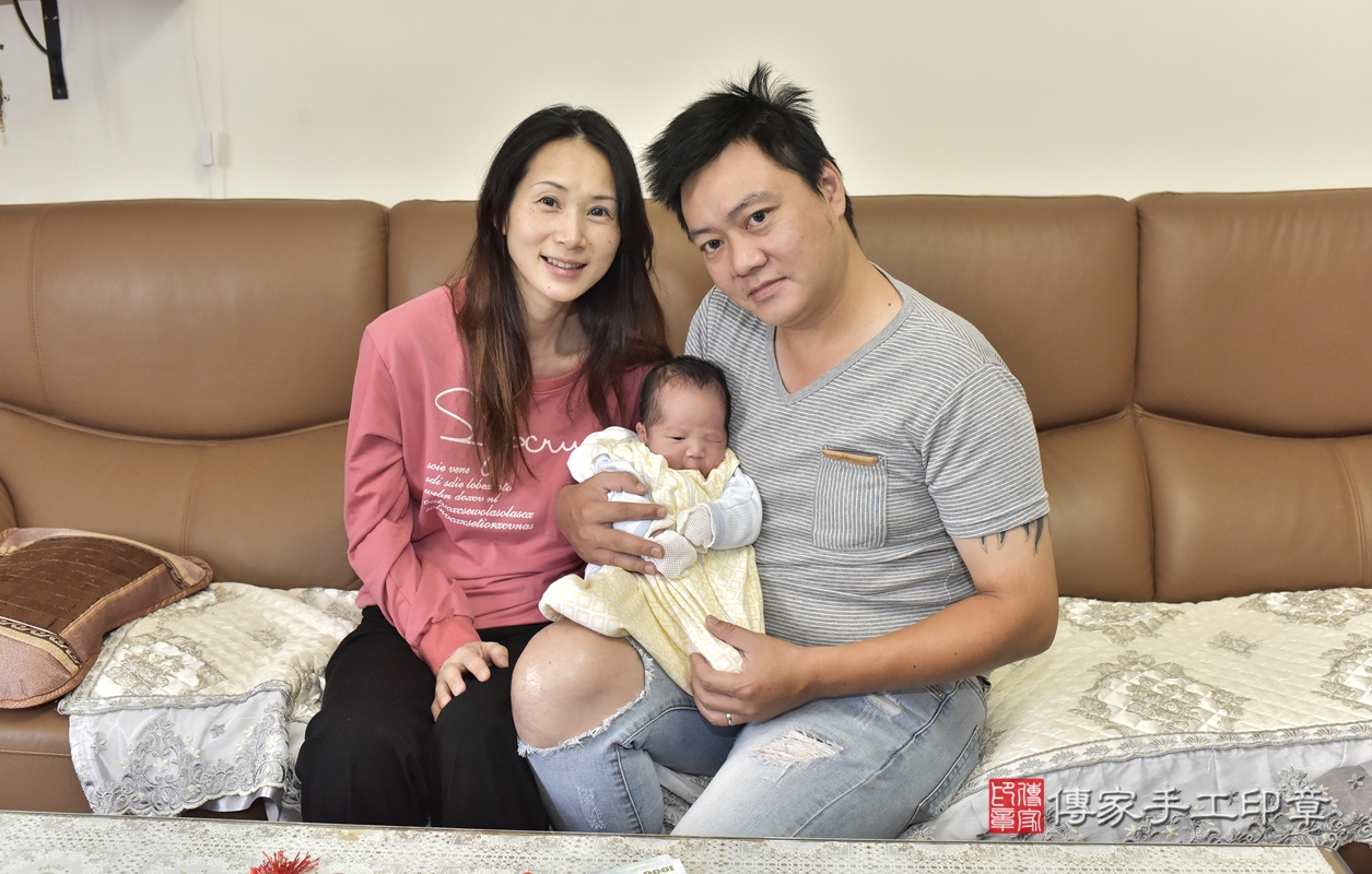 剃胎毛、滿月剃頭、嬰兒剃頭、嬰兒理髮、嬰兒剃髮、嬰兒剃胎毛、嬰兒滿月剃頭、郭寶寶剃頭、剃胎毛儀式、剃胎毛吉祥話、滿月剃頭儀式、滿月剃頭吉祥話、郭寶寶剃胎毛、郭寶寶滿月剃頭理髮、 新北市淡水區剃胎毛、新北市淡水區滿月剃頭、新北市淡水區嬰兒剃頭剃胎毛、新北市淡水區嬰兒理髮、新北市嬰兒剃髮、 郭寶寶(新北市淡水區到府嬰兒郭寶寶滿月剃頭理髮、到府嬰兒剃胎毛儀式吉祥話)。到府剃頭剃胎毛主持、專業拍照、DVD光碟、證書。★購買「臍帶章、肚臍章、胎毛筆刷印章」贈送：剃頭、收涎、抓周，三選一。2021.10.27照片1