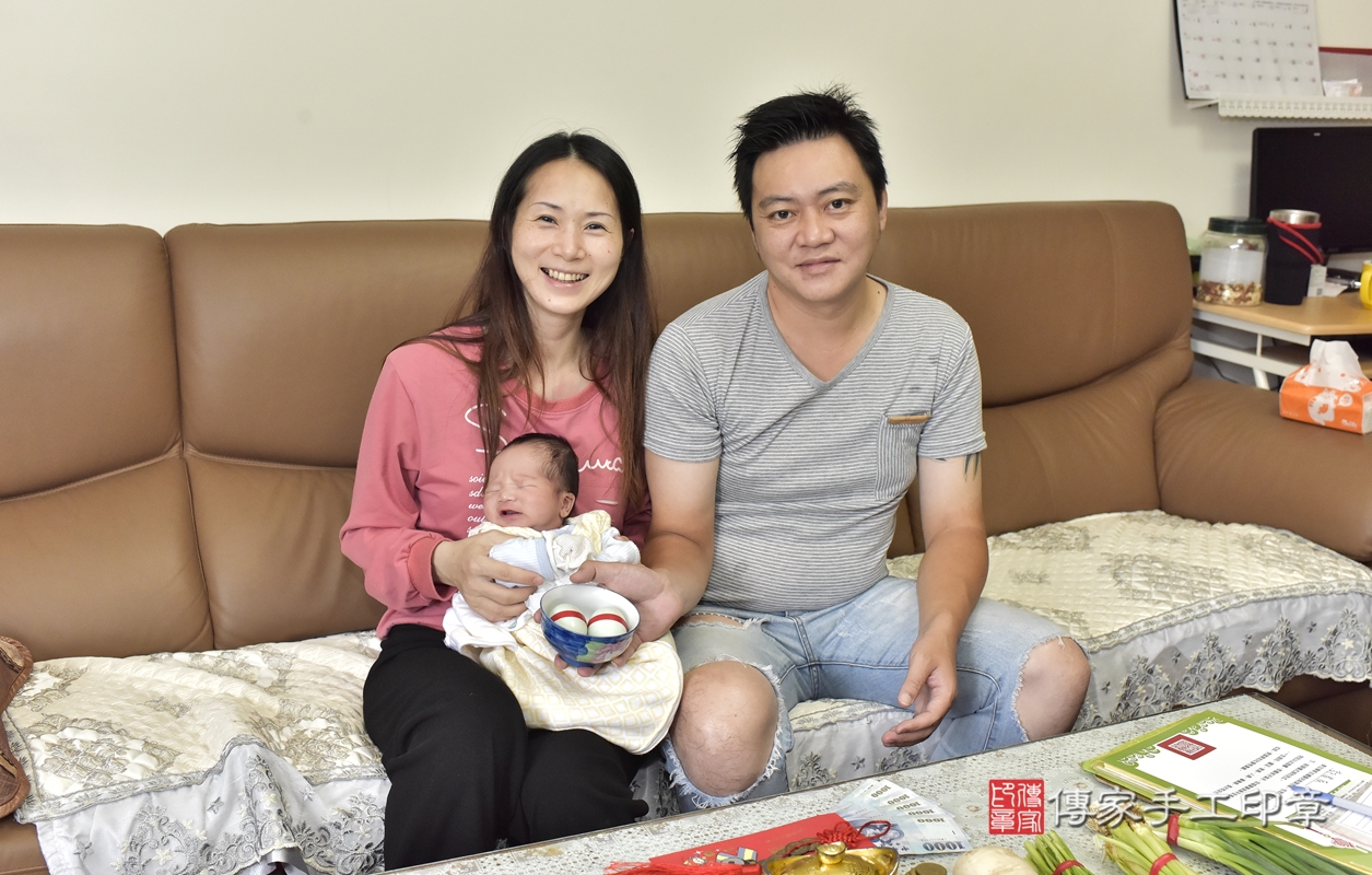 剃胎毛、滿月剃頭、嬰兒剃頭、嬰兒理髮、嬰兒剃髮、嬰兒剃胎毛、嬰兒滿月剃頭、郭寶寶剃頭、剃胎毛儀式、剃胎毛吉祥話、滿月剃頭儀式、滿月剃頭吉祥話、郭寶寶剃胎毛、郭寶寶滿月剃頭理髮、 新北市淡水區剃胎毛、新北市淡水區滿月剃頭、新北市淡水區嬰兒剃頭剃胎毛、新北市淡水區嬰兒理髮、新北市嬰兒剃髮、 郭寶寶(新北市淡水區到府嬰兒郭寶寶滿月剃頭理髮、到府嬰兒剃胎毛儀式吉祥話)。到府剃頭剃胎毛主持、專業拍照、DVD光碟、證書。★購買「臍帶章、肚臍章、胎毛筆刷印章」贈送：剃頭、收涎、抓周，三選一。2021.10.27照片6