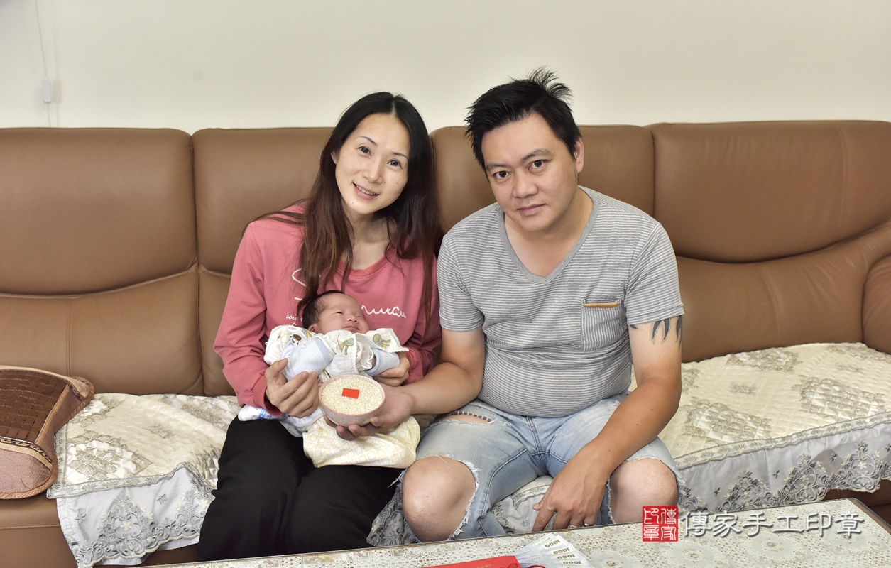 剃胎毛、滿月剃頭、嬰兒剃頭、嬰兒理髮、嬰兒剃髮、嬰兒剃胎毛、嬰兒滿月剃頭、郭寶寶剃頭、剃胎毛儀式、剃胎毛吉祥話、滿月剃頭儀式、滿月剃頭吉祥話、郭寶寶剃胎毛、郭寶寶滿月剃頭理髮、 新北市淡水區剃胎毛、新北市淡水區滿月剃頭、新北市淡水區嬰兒剃頭剃胎毛、新北市淡水區嬰兒理髮、新北市嬰兒剃髮、 郭寶寶(新北市淡水區到府嬰兒郭寶寶滿月剃頭理髮、到府嬰兒剃胎毛儀式吉祥話)。到府剃頭剃胎毛主持、專業拍照、DVD光碟、證書。★購買「臍帶章、肚臍章、胎毛筆刷印章」贈送：剃頭、收涎、抓周，三選一。2021.10.27照片10