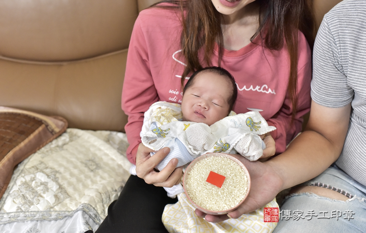 剃胎毛、滿月剃頭、嬰兒剃頭、嬰兒理髮、嬰兒剃髮、嬰兒剃胎毛、嬰兒滿月剃頭、郭寶寶剃頭、剃胎毛儀式、剃胎毛吉祥話、滿月剃頭儀式、滿月剃頭吉祥話、郭寶寶剃胎毛、郭寶寶滿月剃頭理髮、 新北市淡水區剃胎毛、新北市淡水區滿月剃頭、新北市淡水區嬰兒剃頭剃胎毛、新北市淡水區嬰兒理髮、新北市嬰兒剃髮、 郭寶寶(新北市淡水區到府嬰兒郭寶寶滿月剃頭理髮、到府嬰兒剃胎毛儀式吉祥話)。到府剃頭剃胎毛主持、專業拍照、DVD光碟、證書。★購買「臍帶章、肚臍章、胎毛筆刷印章」贈送：剃頭、收涎、抓周，三選一。2021.10.27照片11