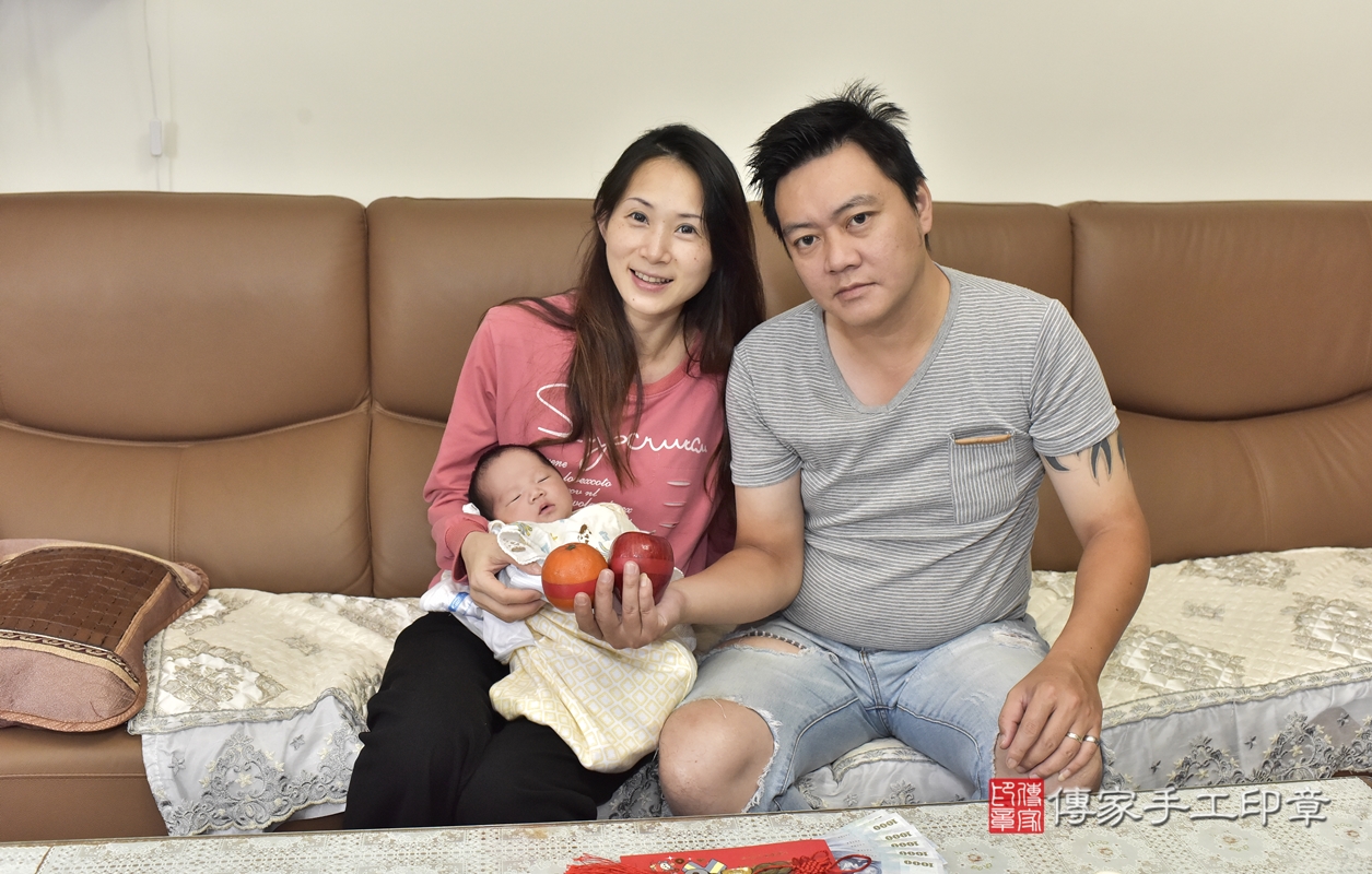 剃胎毛、滿月剃頭、嬰兒剃頭、嬰兒理髮、嬰兒剃髮、嬰兒剃胎毛、嬰兒滿月剃頭、郭寶寶剃頭、剃胎毛儀式、剃胎毛吉祥話、滿月剃頭儀式、滿月剃頭吉祥話、郭寶寶剃胎毛、郭寶寶滿月剃頭理髮、 新北市淡水區剃胎毛、新北市淡水區滿月剃頭、新北市淡水區嬰兒剃頭剃胎毛、新北市淡水區嬰兒理髮、新北市嬰兒剃髮、 郭寶寶(新北市淡水區到府嬰兒郭寶寶滿月剃頭理髮、到府嬰兒剃胎毛儀式吉祥話)。到府剃頭剃胎毛主持、專業拍照、DVD光碟、證書。★購買「臍帶章、肚臍章、胎毛筆刷印章」贈送：剃頭、收涎、抓周，三選一。2021.10.27照片14