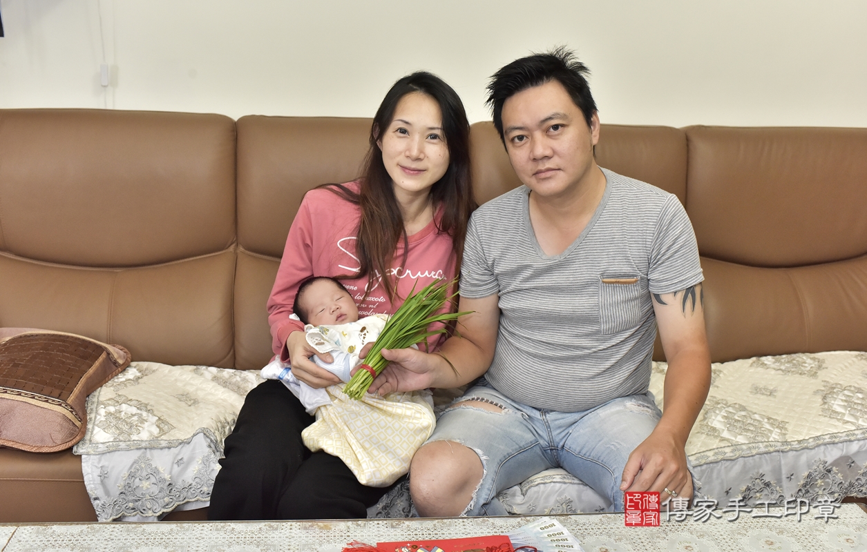 剃胎毛、滿月剃頭、嬰兒剃頭、嬰兒理髮、嬰兒剃髮、嬰兒剃胎毛、嬰兒滿月剃頭、郭寶寶剃頭、剃胎毛儀式、剃胎毛吉祥話、滿月剃頭儀式、滿月剃頭吉祥話、郭寶寶剃胎毛、郭寶寶滿月剃頭理髮、 新北市淡水區剃胎毛、新北市淡水區滿月剃頭、新北市淡水區嬰兒剃頭剃胎毛、新北市淡水區嬰兒理髮、新北市嬰兒剃髮、 郭寶寶(新北市淡水區到府嬰兒郭寶寶滿月剃頭理髮、到府嬰兒剃胎毛儀式吉祥話)。到府剃頭剃胎毛主持、專業拍照、DVD光碟、證書。★購買「臍帶章、肚臍章、胎毛筆刷印章」贈送：剃頭、收涎、抓周，三選一。2021.10.27照片16