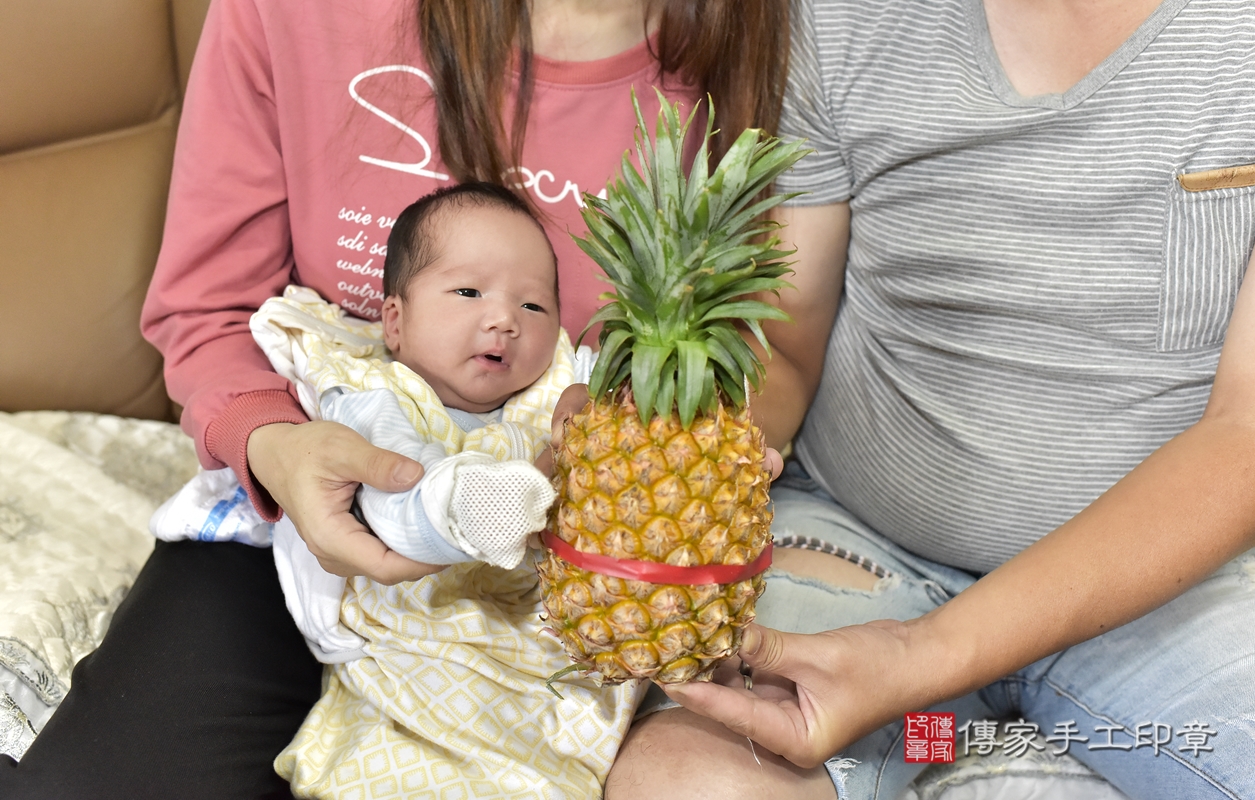 剃胎毛、滿月剃頭、嬰兒剃頭、嬰兒理髮、嬰兒剃髮、嬰兒剃胎毛、嬰兒滿月剃頭、郭寶寶剃頭、剃胎毛儀式、剃胎毛吉祥話、滿月剃頭儀式、滿月剃頭吉祥話、郭寶寶剃胎毛、郭寶寶滿月剃頭理髮、 新北市淡水區剃胎毛、新北市淡水區滿月剃頭、新北市淡水區嬰兒剃頭剃胎毛、新北市淡水區嬰兒理髮、新北市嬰兒剃髮、 郭寶寶(新北市淡水區到府嬰兒郭寶寶滿月剃頭理髮、到府嬰兒剃胎毛儀式吉祥話)。到府剃頭剃胎毛主持、專業拍照、DVD光碟、證書。★購買「臍帶章、肚臍章、胎毛筆刷印章」贈送：剃頭、收涎、抓周，三選一。2021.10.27照片25