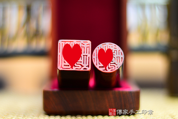 全手工噴砂印章:紅虎眼石臍帶印章實際成品、印章作品分享、紅虎眼石印章材質介紹。(銀行印鑑,一圓一方),傳家印章台北店。2022.01.23 全手工噴砂印章:紅虎眼石臍帶印章實際成品、印章作品分享、紅虎眼石印章材質介紹。(銀行印鑑,一圓一方),傳家印章台北店。2022.01.23