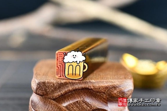 半手工噴砂印章:黃虎眼石開運印章實際成品、印章作品分享、黃虎眼石印章材質介紹。(銀行印鑑,一圓一方),傳家印章高雄店。2022.01.25 半手工噴砂印章:黃虎眼石開運印章實際成品、印章作品分享、黃虎眼石印章材質介紹。(銀行印鑑,一圓一方),傳家印章高雄店。2022.01.25
