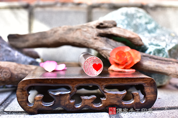 全手工噴砂印章:天然白水晶開運印章實際成品、印章作品分享、天然白水晶印章材質介紹。(銀行印鑑,一圓一方),傳家手工印章台中店。2022.01.30 全手工噴砂印章:天然白水晶開運印章實際成品、印章作品分享、天然白水晶印章材質介紹。(銀行印鑑,一圓一方),傳家手工印章台中店。2022.01.30