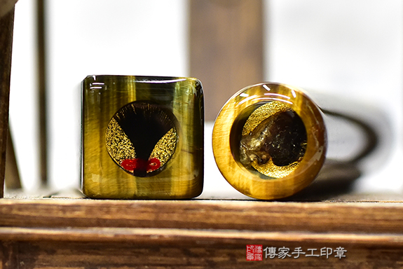 全手工噴砂印章:黃藍虎眼石臍帶章實際成品、印章作品分享、黃藍虎眼石印章材質介紹。(臍帶印章、肚臍章、肚臍印章,胎毛印章,一圓一方)傳家手工印章台北店。2022.2.7 全手工噴砂印章:黃藍虎眼石臍帶章實際成品、印章作品分享、黃藍虎眼石印章材質介紹。(臍帶印章、肚臍章、肚臍印章,胎毛印章,一圓一方)傳家手工印章台北店。2022.2.7