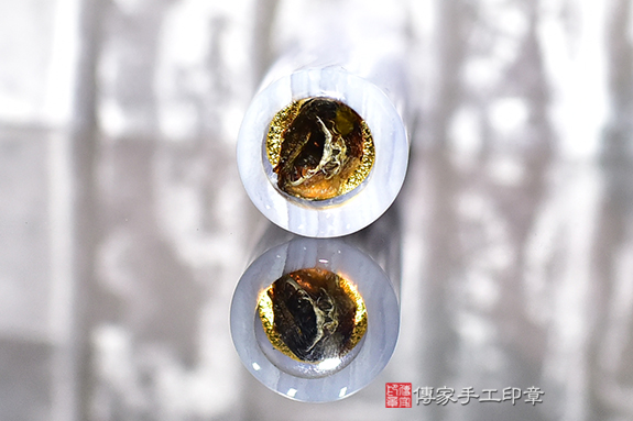 全手工噴砂印章：藍紋玉臍帶章實際成品、印章作品分享、藍紋玉印章材質介紹。（臍帶印章、肚臍章、肚臍印章，胎毛印章，一圓一方）傳家手工印章台北店。2022.2.9