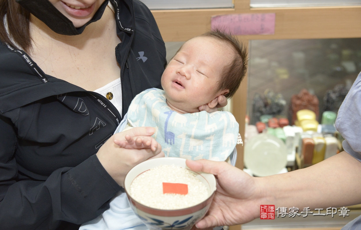 剃胎毛、滿月剃頭、嬰兒剃頭、嬰兒理髮、嬰兒剃髮、嬰兒剃胎毛、嬰兒滿月剃頭、廖寶寶剃頭、剃胎毛儀式、剃胎毛吉祥話、滿月剃頭儀式、滿月剃頭吉祥話、廖寶寶剃胎毛、廖寶寶滿月剃頭理髮、 新北市永和區剃胎毛、新北市永和區滿月剃頭、新北市永和區嬰兒剃頭剃胎毛、新北市永和區嬰兒理髮、新北市嬰兒剃髮、 廖寶寶(新北市永和區嬰兒廖寶寶滿月剃頭理髮、嬰兒剃胎毛儀式吉祥話)。中國風會場，爸媽寶貝穿「日中韓」古裝禮服。專業拍照、DVD光碟、證書。★購買「臍帶章、肚臍章、胎毛筆刷印章」贈送：剃頭、收涎、抓周，三選一。2021.11.05照片11