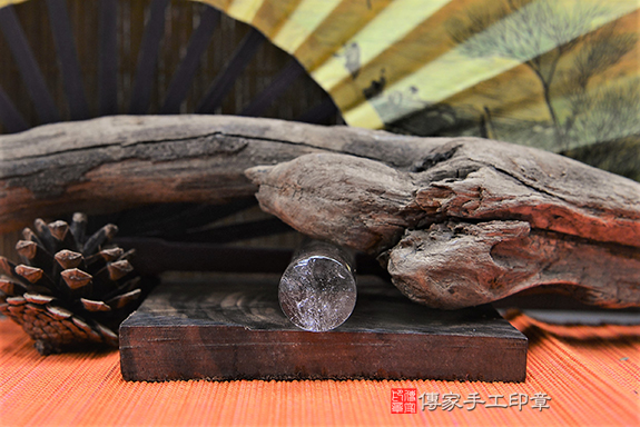 半手工噴砂印章:茶晶個人章實際成品、印章作品分享、茶晶印章材質介紹。(銀行印鑑,一圓一方)傳家手工印章台中店。2022.02.13 半手工噴砂印章:茶晶個人章實際成品、印章作品分享、茶晶印章材質介紹。(銀行印鑑,一圓一方)傳家手工印章台中店。2022.02.13