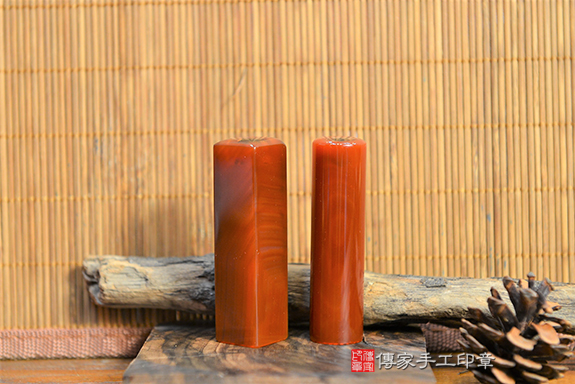 半手工噴砂印章:紅瑪瑙臍髮印章實際成品、印章作品分享、紅瑪瑙印章材質介紹。(臍帶印章、肚臍章、肚臍印章、胎毛印章,一圓一方)傳家手工印章台中店。2022.02.14 半手工噴砂印章:紅瑪瑙臍髮印章實際成品、印章作品分享、紅瑪瑙印章材質介紹。(臍帶印章、肚臍章、肚臍印章、胎毛印章,一圓一方)傳家手工印章台中店。2022.02.14