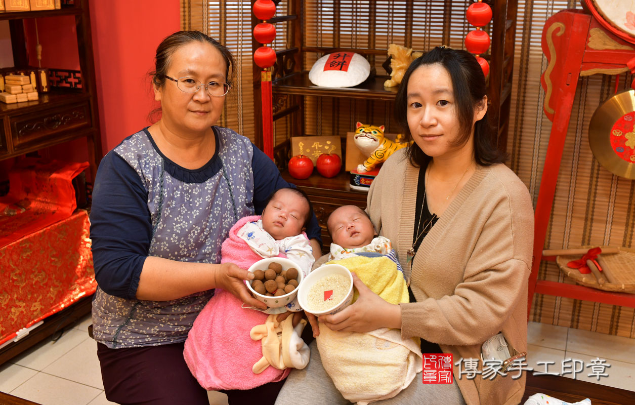 楊寶寶們(高雄市鳳山區嬰兒寶寶滿月剃頭理髮、嬰兒剃胎毛儀式吉祥話)。中國風會場，爸媽寶貝穿「日中韓」古裝禮服。專業拍照、DVD光碟、證書。★購買「臍帶章、肚臍章、胎毛筆刷印章」贈送：剃頭、收涎、抓周，三選一。 2022.01.22。照片4