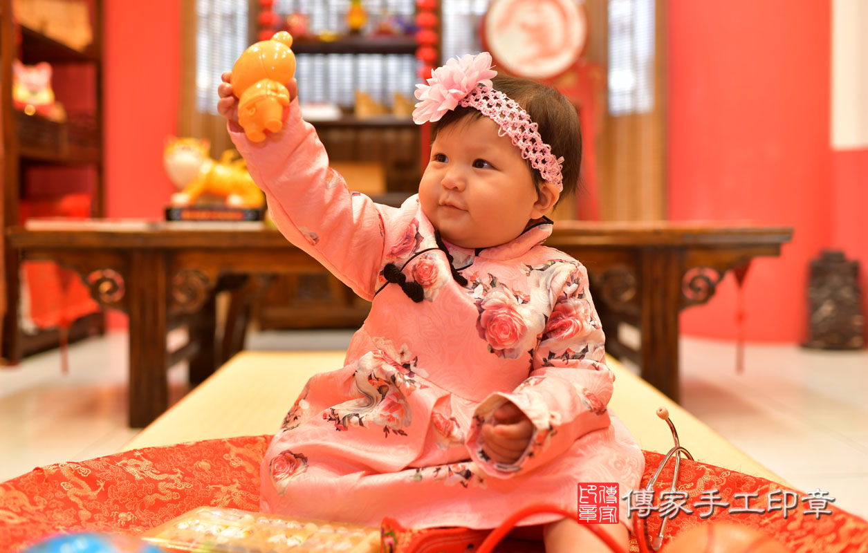 鳳山區吳寶寶周歲抓周活動和儀式，一切圓滿。