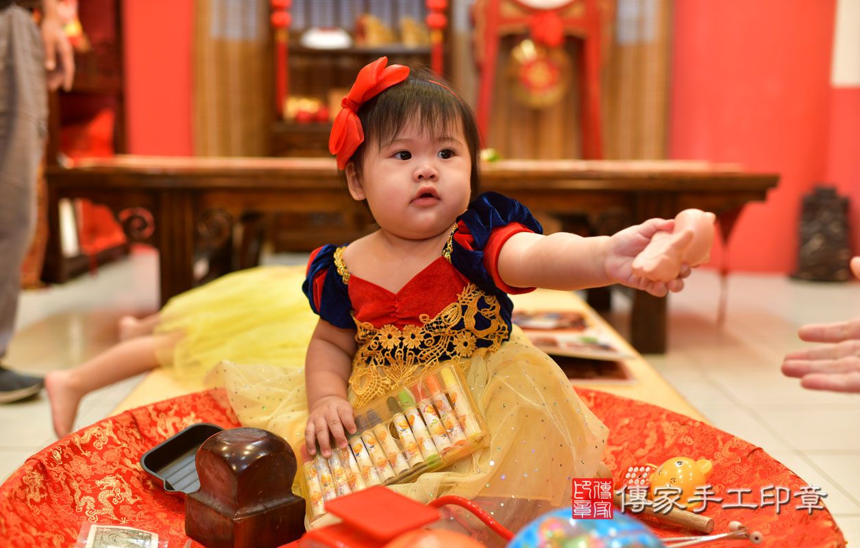 鳳山區羅寶寶周歲抓周活動和儀式，一切圓滿。