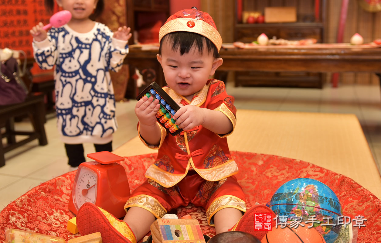 鳳山區梁寶寶周歲抓周活動和儀式，一切圓滿。