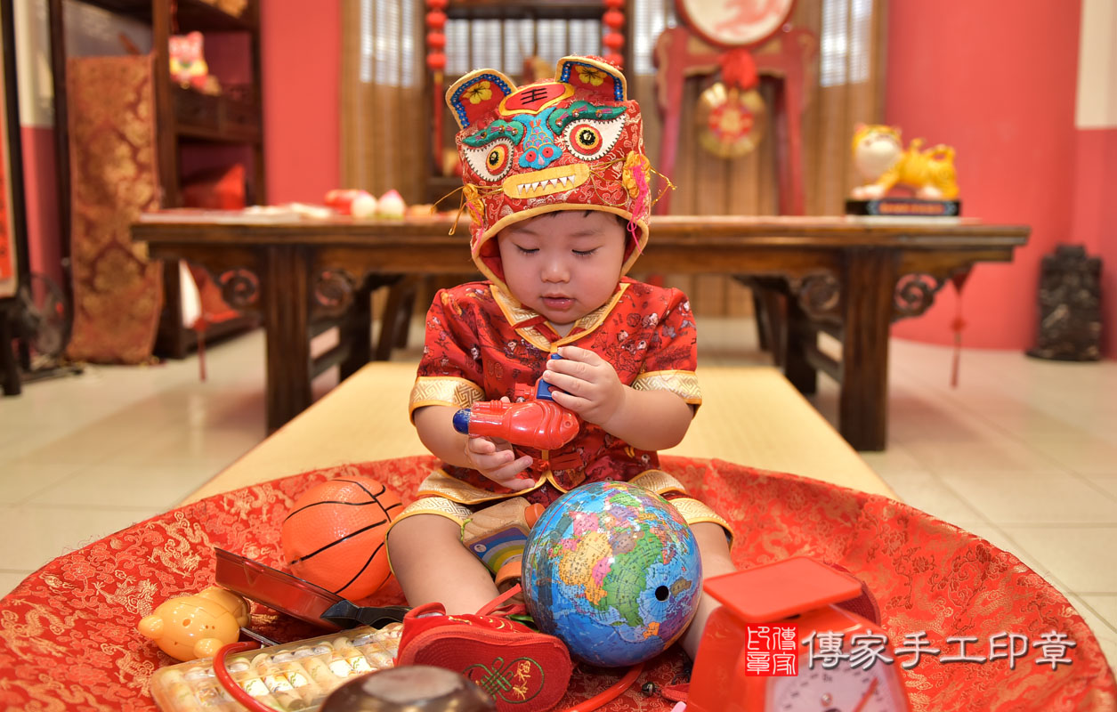 鳳山區莊寶寶周歲抓周活動和儀式，一切圓滿。