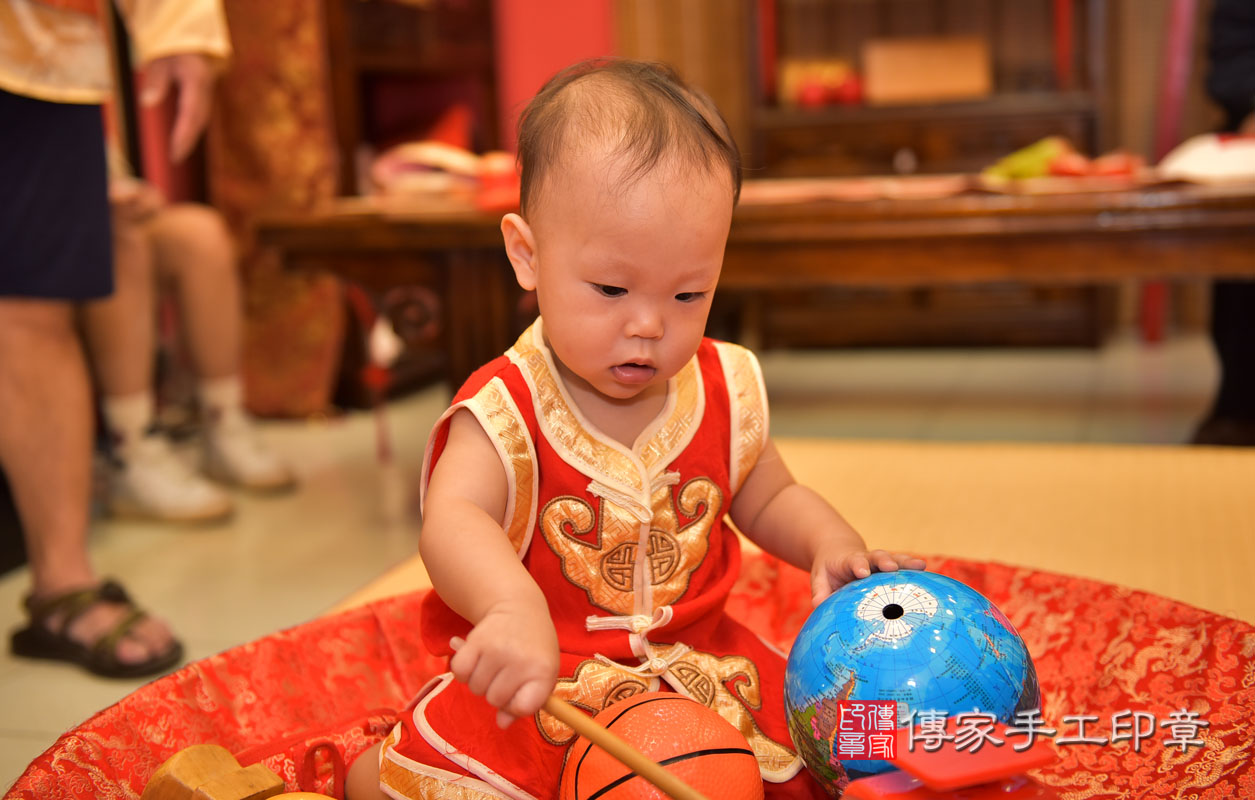 鳳山區邱寶寶周歲抓周活動和儀式，一切圓滿。