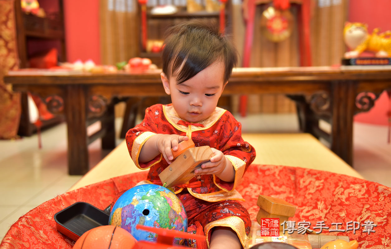 鳳山區劉寶寶周歲抓周活動和儀式，一切圓滿。