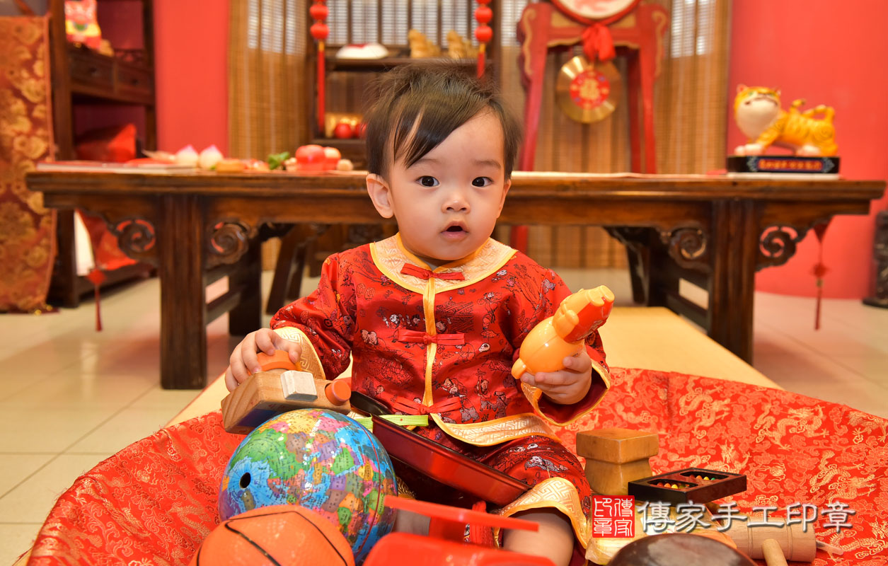鳳山區劉寶寶周歲抓周活動和儀式，一切圓滿。
