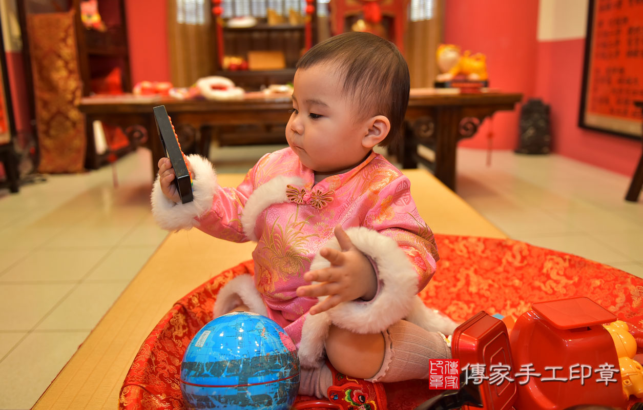 鳳山區何寶寶周歲抓周活動和儀式，一切圓滿。