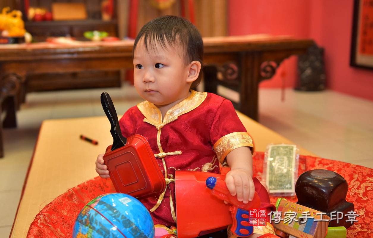 鳳山區徐寶寶周歲抓周活動和儀式，一切圓滿。