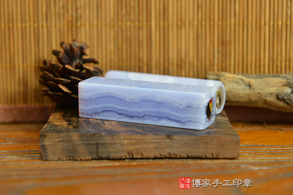 全手工噴砂印章:藍紋玉臍帶章實際成品、印章作品分享、藍紋玉印章材質介紹。(臍帶印章、肚臍章、肚臍印章,胎毛印章,一圓一方)傳家手工印章台中店。2022.2.23 全手工噴砂印章:藍紋玉臍帶章實際成品、印章作品分享、藍紋玉印章材質介紹。(臍帶印章、肚臍章、肚臍印章,胎毛印章,一圓一方)傳家手工印章台中店。2022.2.23