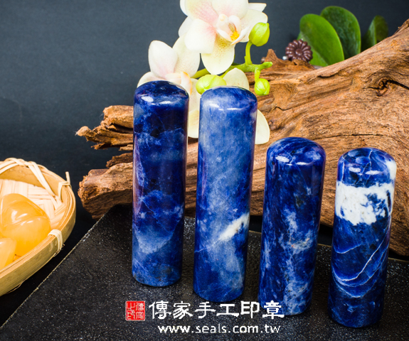 半手工噴砂印章：藍紋石臍帶章實際成品、印章作品分享、藍紋石印章材質介紹。（臍帶印章、肚臍章、肚臍印章，胎毛印章，一圓一方）傳家手工印章台北店。2022.2.23