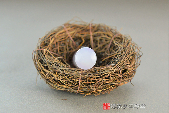 半手工噴砂印章:天然原色瑪瑙個人印章實際成品、印章作品分享、天然原色瑪瑙印章材質介紹。(銀行印鑑,一圓一方)傳家手工印章台中店。2022.02.25 半手工噴砂印章:天然原色瑪瑙個人印章實際成品、印章作品分享、天然原色瑪瑙印章材質介紹。(銀行印鑑,一圓一方)傳家手工印章台中店。2022.02.25