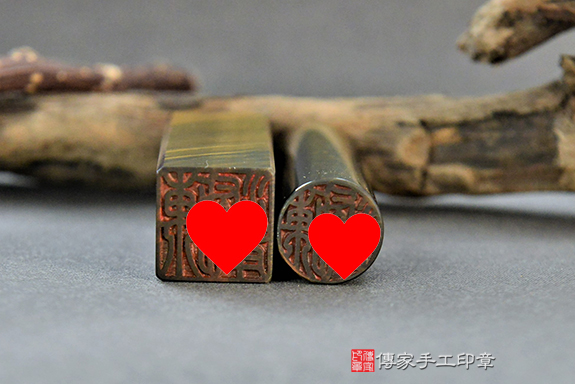 全手工噴砂印章:黃藍虎眼石臍帶章實際成品、印章作品分享、黃藍虎眼石印章材質介紹。(臍帶印章、肚臍章、肚臍印章,一圓一方)傳家手工印章台中店。2022.02.27 全手工噴砂印章:黃藍虎眼石臍帶章實際成品、印章作品分享、黃藍虎眼石印章材質介紹。(臍帶印章、肚臍章、肚臍印章,一圓一方)傳家手工印章台中店。2022.02.27