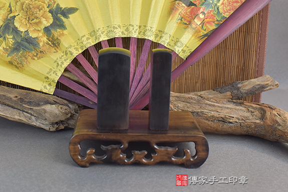 半手工篆刻印章:黑檀木公司印章實際成品、印章作品分享、黑檀木印章材質介紹。(公司章、公司印章、負責人印章,一圓一方),傳家印章台中店。2022.03.02 半手工篆刻印章:黑檀木公司印章實際成品、印章作品分享、黑檀木印章材質介紹。(公司章、公司印章、負責人印章,一圓一方),傳家印章台中店。2022.03.02