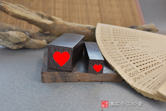 半手工篆刻印章:黑檀木公司印章實際成品、印章作品分享、黑檀木印章材質介紹。(公司章、公司印章、負責人印章,一圓一方),傳家印章台中店。2022.03.02 半手工篆刻印章:黑檀木公司印章實際成品、印章作品分享、黑檀木印章材質介紹。(公司章、公司印章、負責人印章,一圓一方),傳家印章台中店。2022.03.02