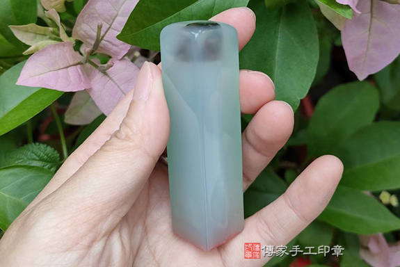 半手工噴砂綠瑪瑙臍帶章實際成品、印章作品分享、綠瑪瑙印章材質介紹。（臍帶印章、肚臍章、肚臍印章，胎毛印章，一圓一方）傳家手工印章台中店。2022.03.29