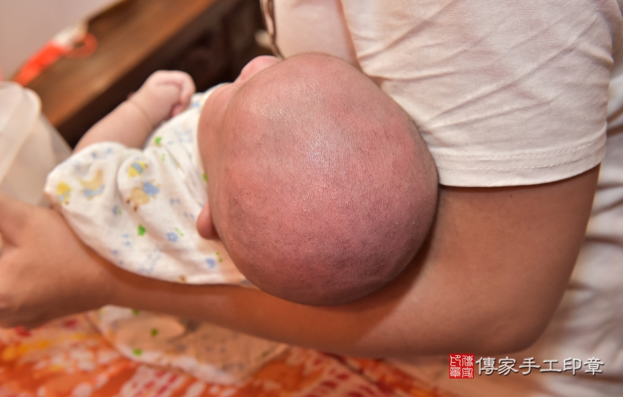 剃胎毛、滿月剃頭、嬰兒剃頭、嬰兒理髮、嬰兒剃髮、嬰兒剃胎毛、嬰兒滿月剃頭、呂寶寶剃頭、剃胎毛儀式、剃胎毛吉祥話、滿月剃頭儀式、滿月剃頭吉祥話、呂寶寶剃胎毛、呂寶寶滿月剃頭理髮、 新竹市香山區剃胎毛、新竹市香山區滿月剃頭、新竹市香山區嬰兒剃頭剃胎毛、新竹市香山區嬰兒理髮、新竹縣嬰兒剃髮、 呂寶寶(新竹市香山區嬰兒呂寶寶滿月剃頭理髮、嬰兒剃胎毛儀式吉祥話)。中國風會場，爸媽寶貝穿「日中韓」古裝禮服。專業拍照、DVD光碟、證書。★購買「臍帶章、肚臍章、胎毛筆刷印章」贈送：剃頭、收涎、抓周，三選一。2021.09.09照片20