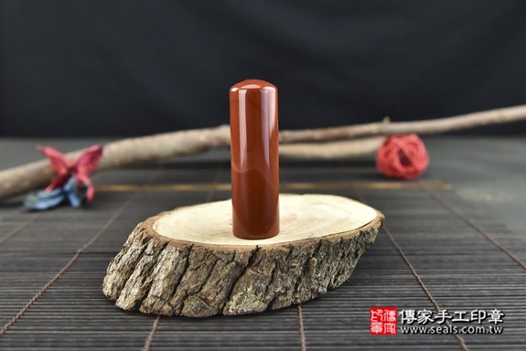 全手工噴砂印章：紅碧玉開運印章實際成品、印章作品分享、紅碧玉印章材質介紹。（銀行印鑑，一圓一方），傳家印章高雄店。2022.04.11